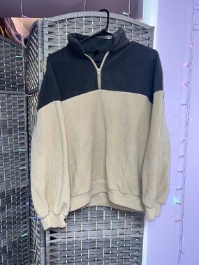 Women's Two-Tone Zip-Up Fleece Sweater - Black & Cream